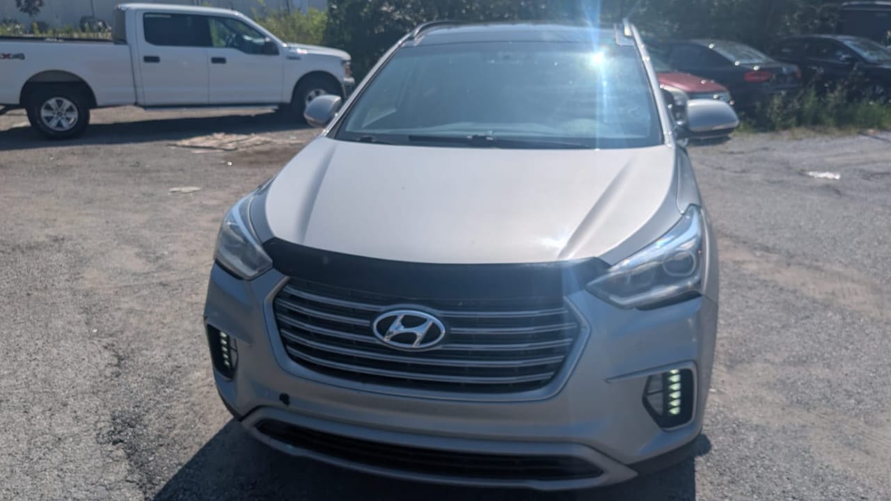 2017 Hyundai Santa Fe front view